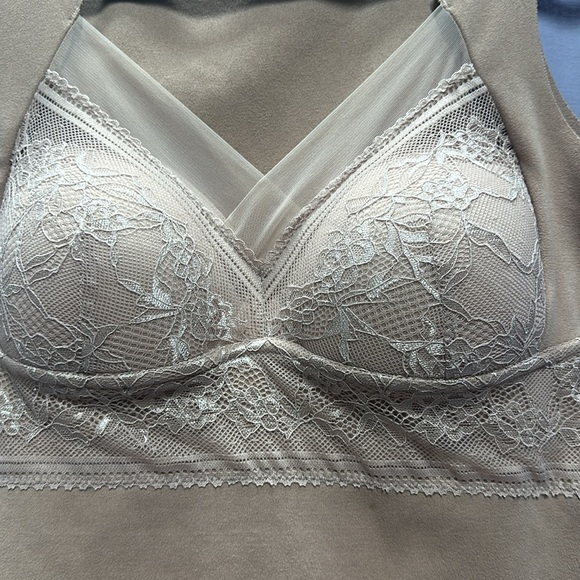 XL nude color sleeveless super duper soft top with padded lace over bust line - Picture 3 of 8